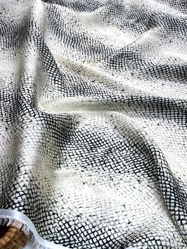 85gsm Snakeskin Digital Print Polyester Satin Fabric For Dresses And Pajamas