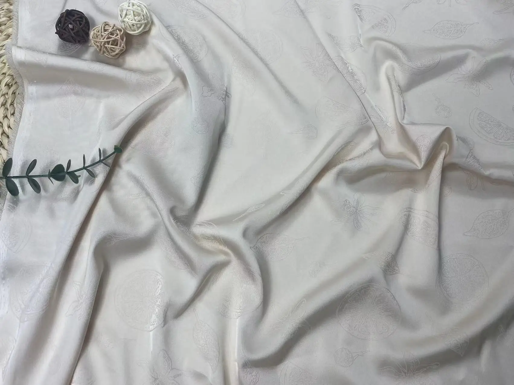 WHOLESALE silk SATIN POLYESTER 100% POLYESTER FABRIC TEXTILE SUPPLIERS CLOTHING FABRIC women pajama fabrics