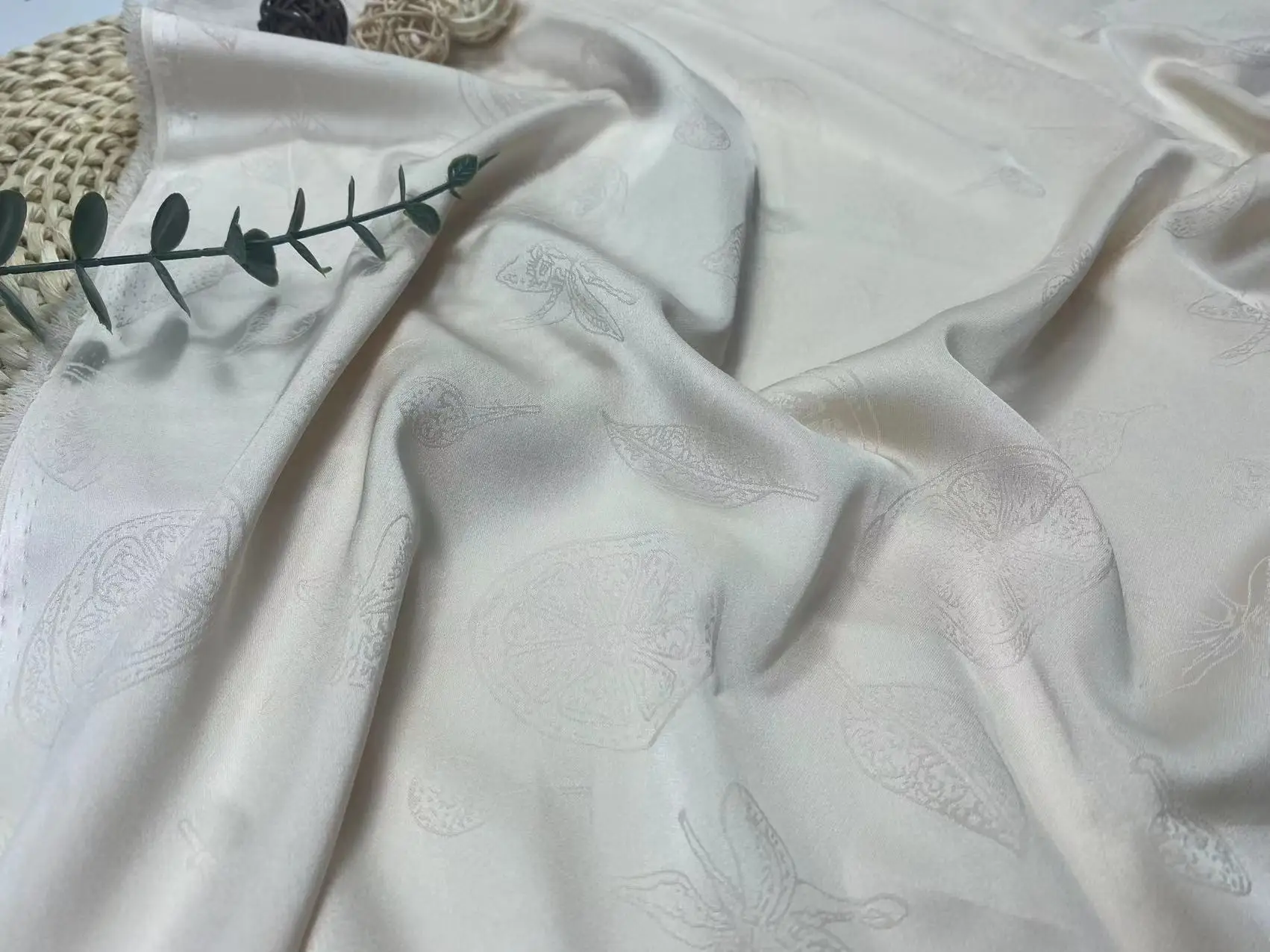 WHOLESALE silk SATIN POLYESTER 100% POLYESTER FABRIC TEXTILE SUPPLIERS CLOTHING FABRIC women pajama fabrics