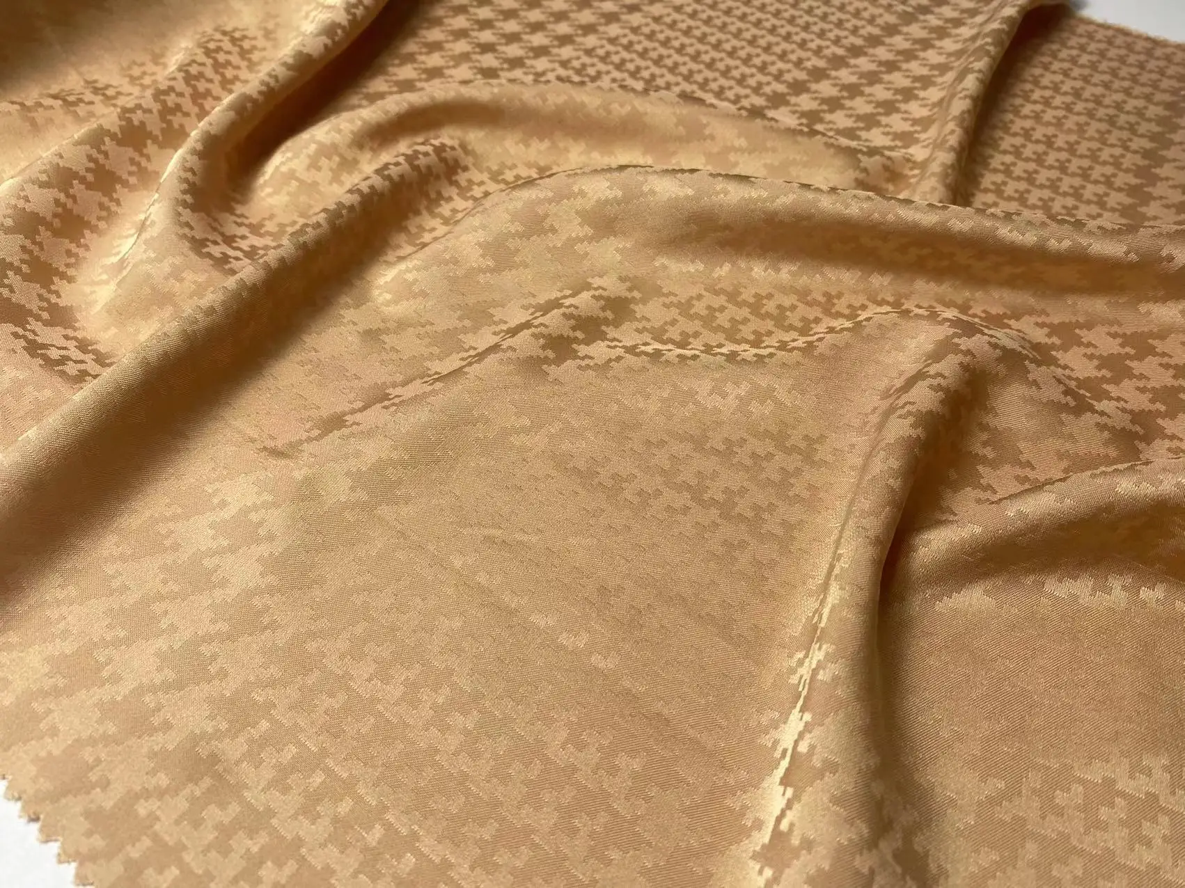 New design plover grid pattern wholesale satin fabric Dress material jacquard satin fabrics for clothing garment